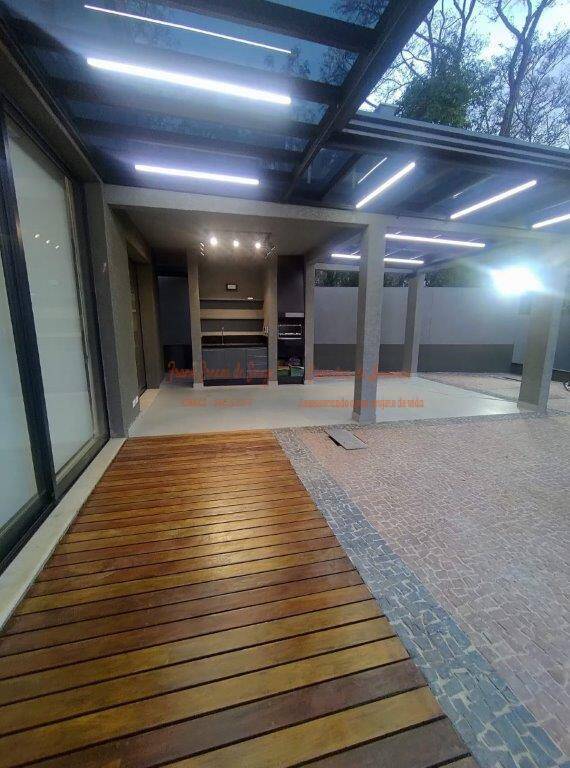 Casa de Condomínio à venda com 3 quartos, 189m² - Foto 2
